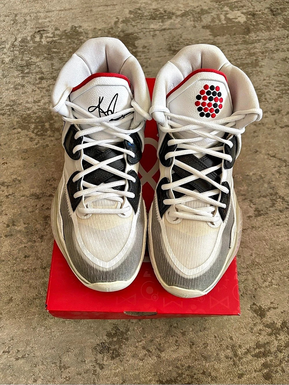 Nike Kyrie Infinity Basketball Shoes White & Black with Red Accents US Men’s 10